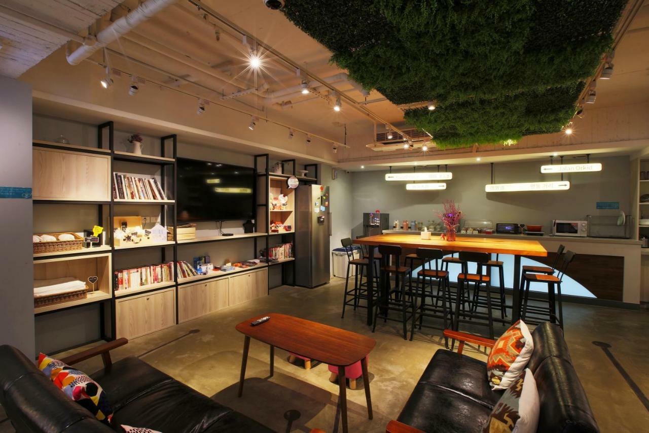Loosha Hostel Тайджун Екстериор снимка