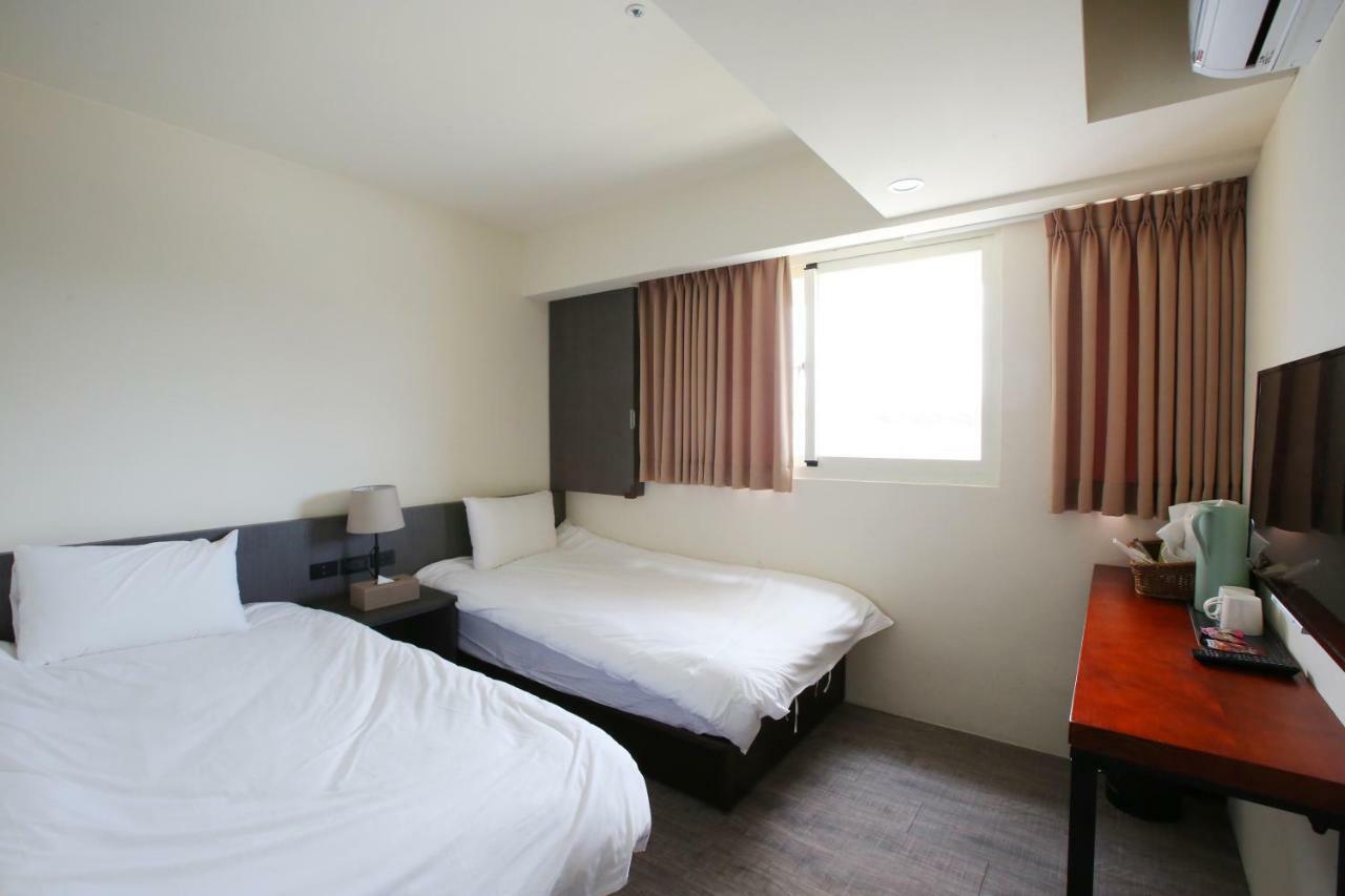 Loosha Hostel Тайджун Екстериор снимка